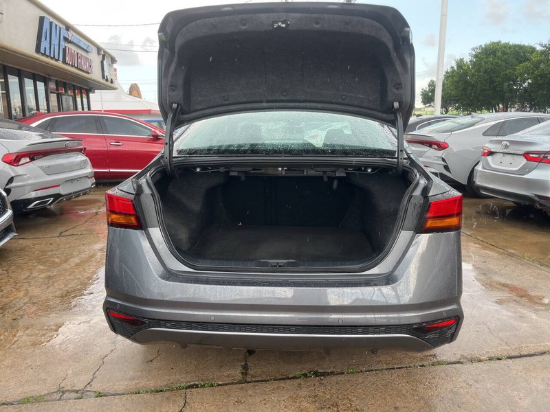 Nissan Altima Vehicle Image 09