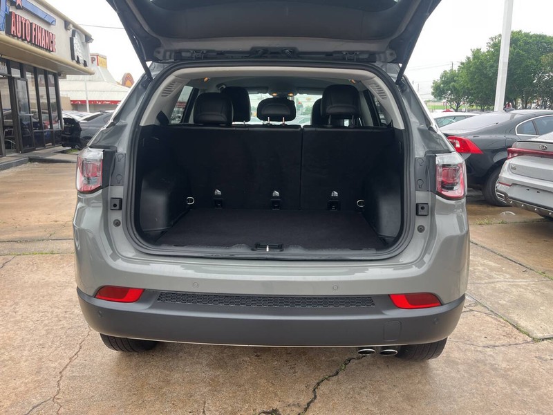 Jeep Compass Vehicle Image 09