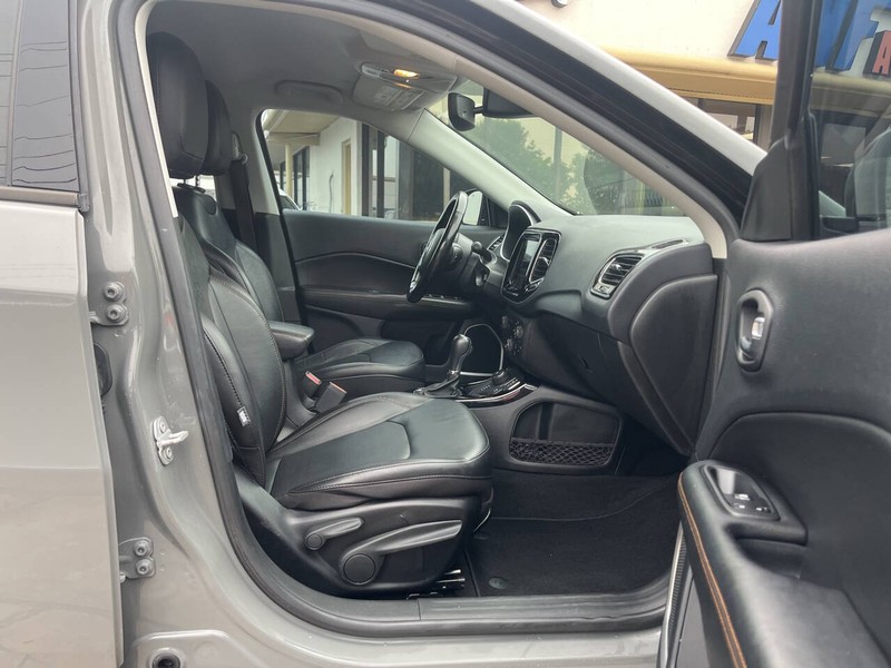 Jeep Compass Vehicle Image 11