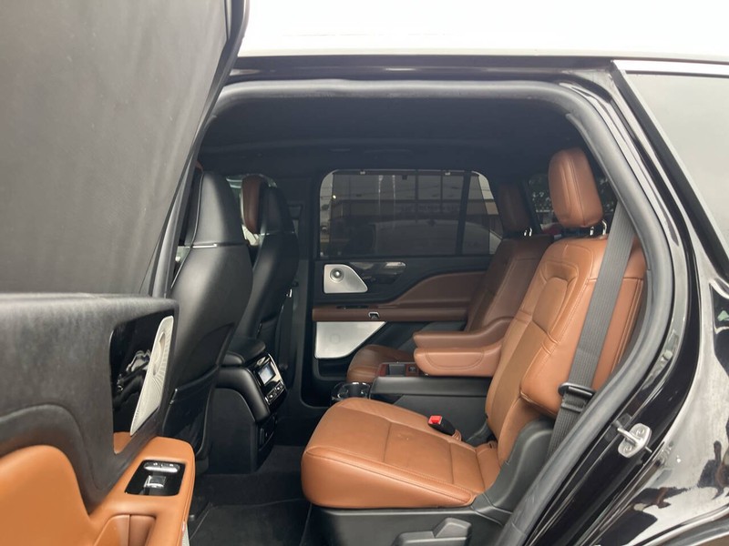 Lincoln Aviator Vehicle Image 08