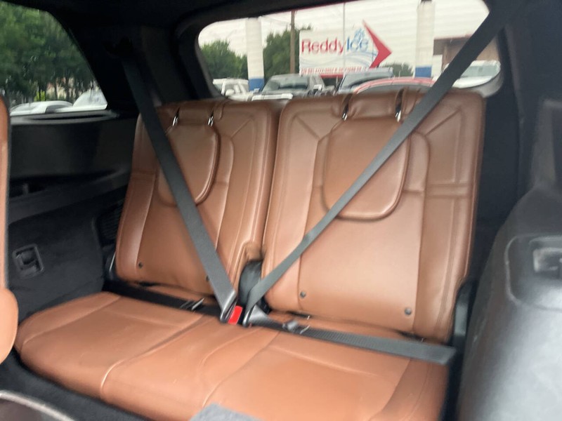 Lincoln Aviator Vehicle Image 11