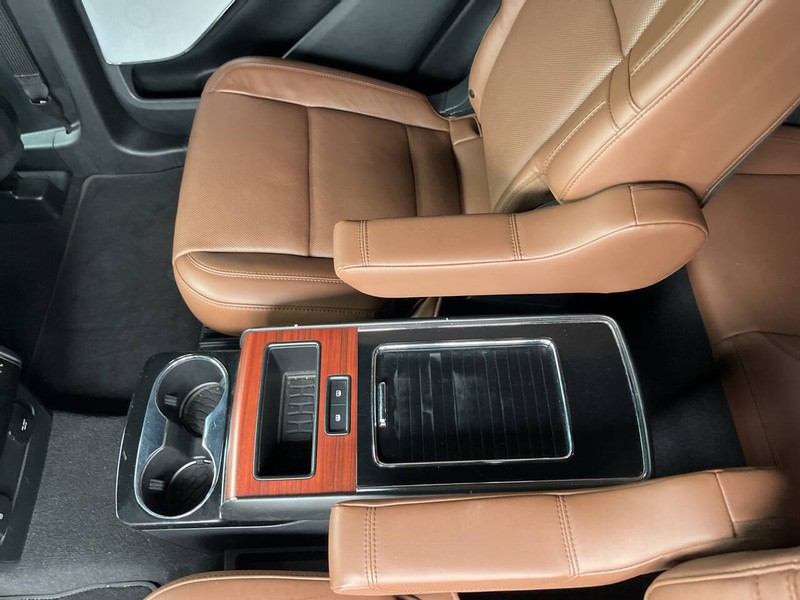 Lincoln Aviator Vehicle Image 15