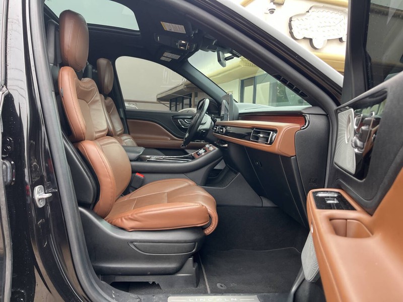 Lincoln Aviator Vehicle Image 22