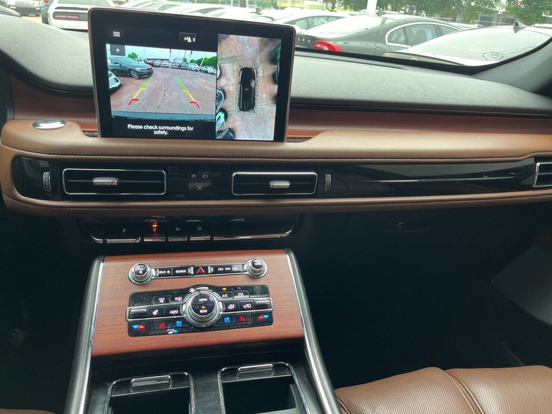Lincoln Aviator Vehicle Image 23