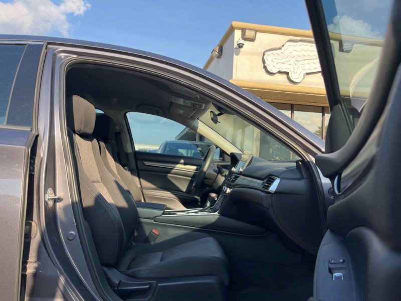 Honda Accord Sedan Vehicle Image 10