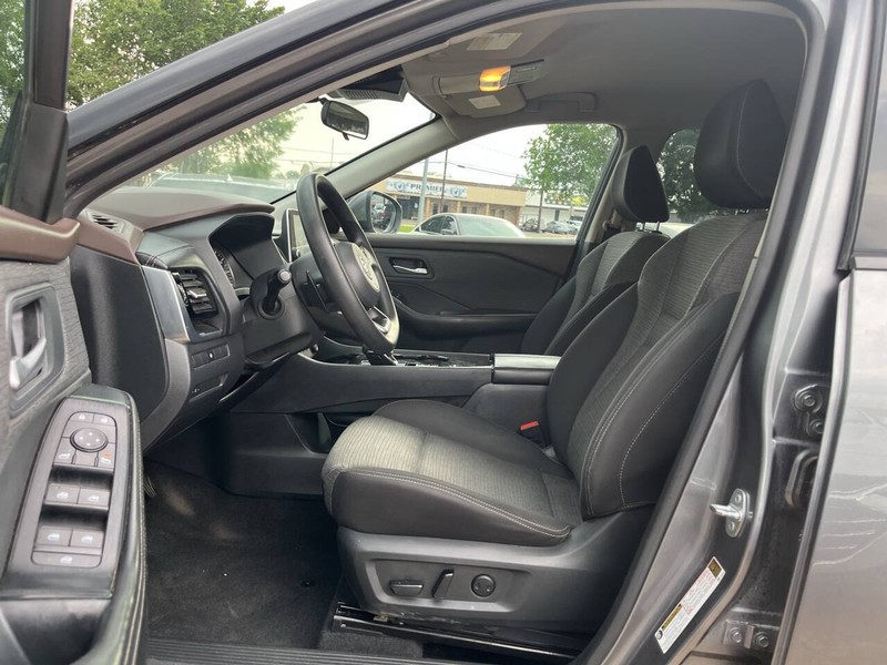 Nissan Rogue Vehicle Image 08