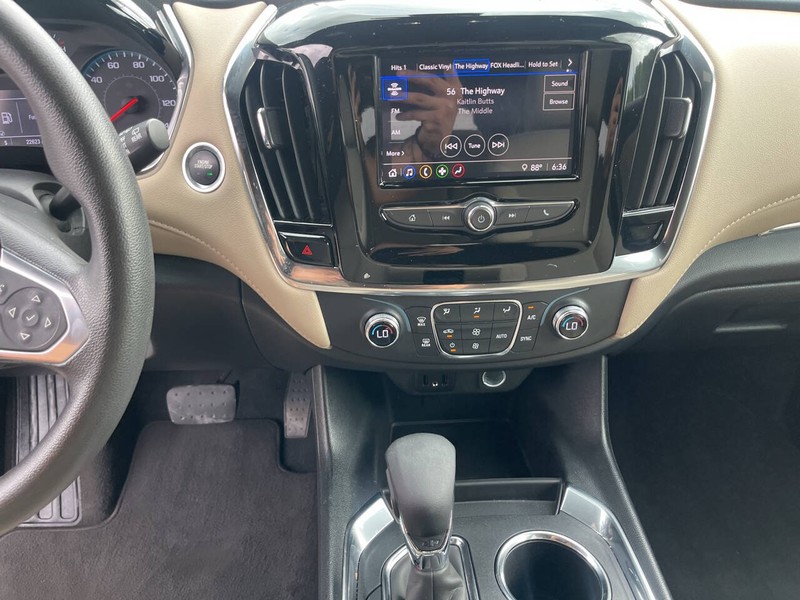 Chevrolet Traverse Vehicle Image 11