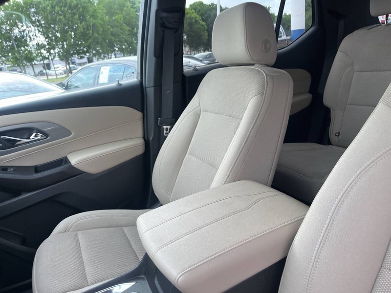 Chevrolet Traverse Vehicle Image 12