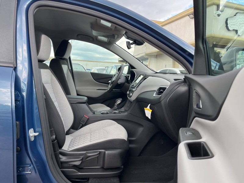 Chevrolet Equinox Vehicle Image 11