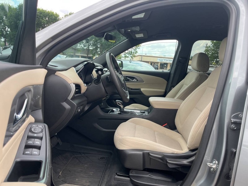Chevrolet Traverse Vehicle Image 07