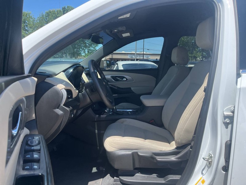 Chevrolet Traverse Vehicle Image 07