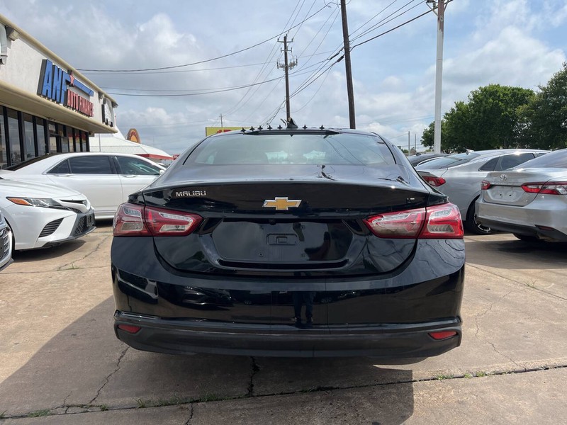 Chevrolet Malibu Vehicle Image 04