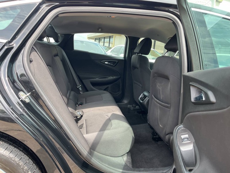 Chevrolet Malibu Vehicle Image 10