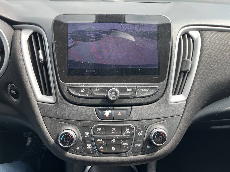 Chevrolet Malibu Vehicle Image 12