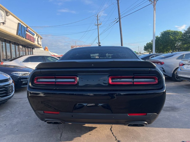 Dodge Challenger Vehicle Image 04
