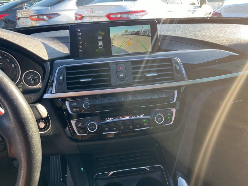 BMW 3 Series Vehicle Image 13