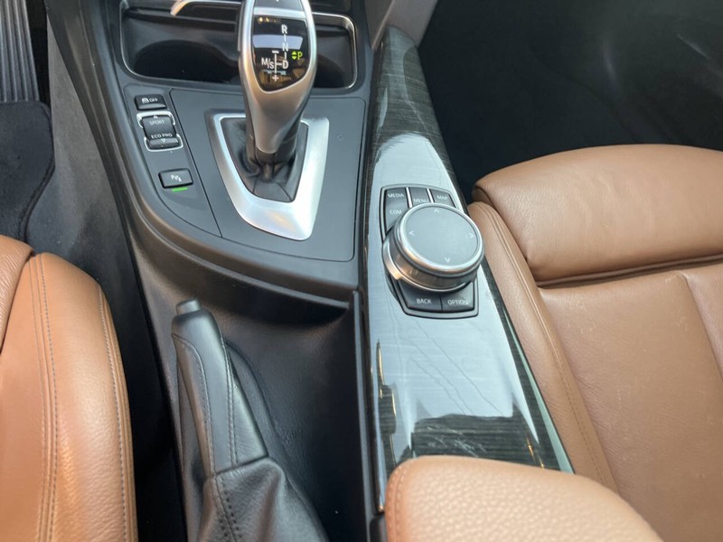 BMW 3 Series Vehicle Image 14