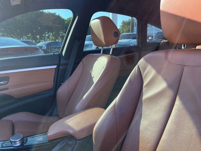 BMW 3 Series Vehicle Image 15