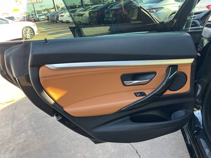 BMW 3 Series Vehicle Image 16