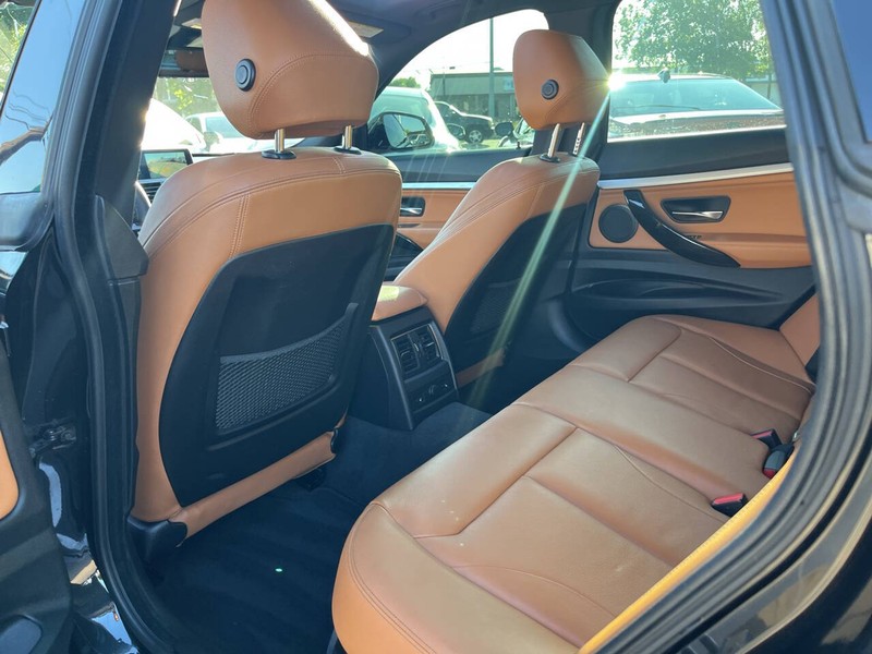 BMW 3 Series Vehicle Image 17