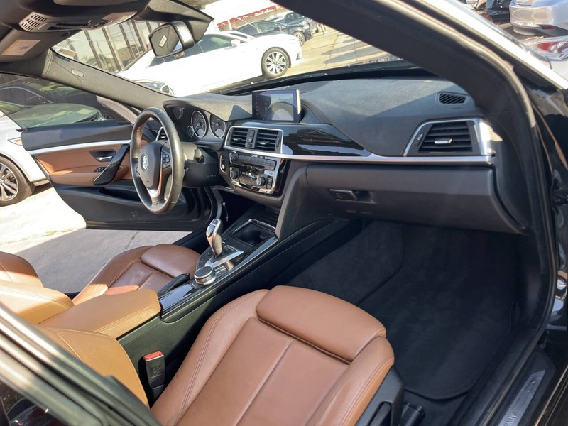 BMW 3 Series Vehicle Image 24