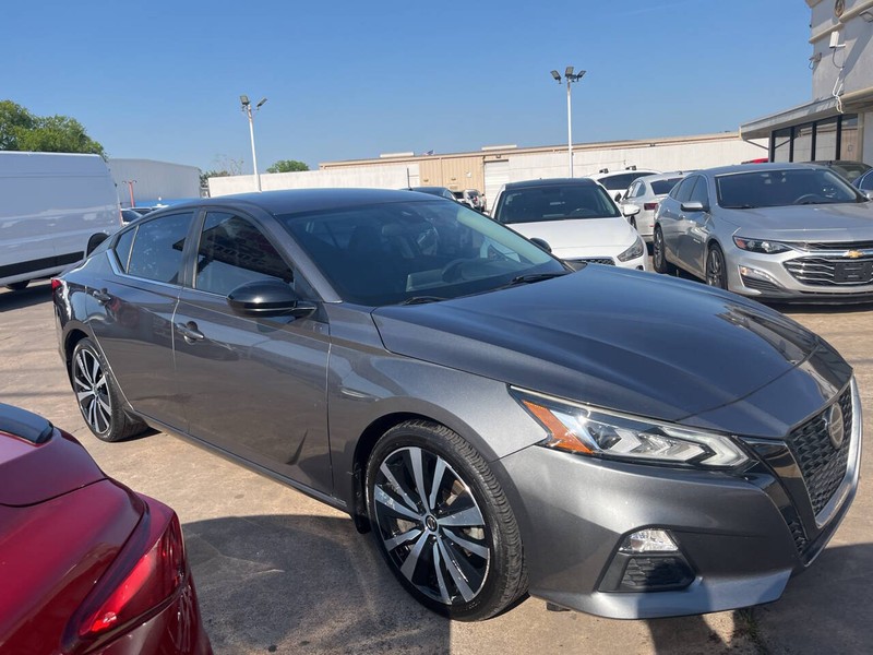 Nissan Altima Vehicle Image 05