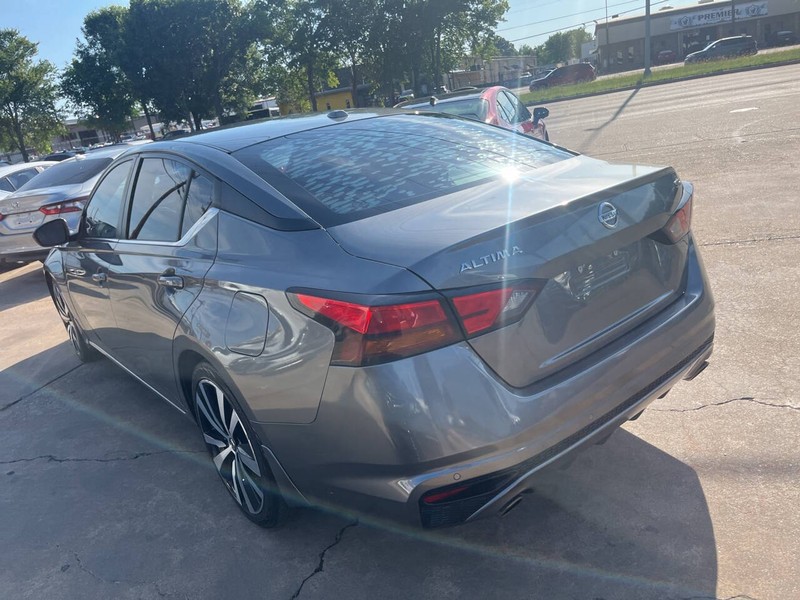 Nissan Altima Vehicle Image 08