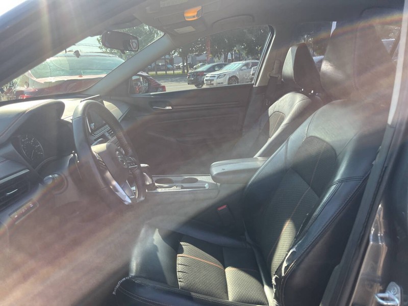 Nissan Altima Vehicle Image 12