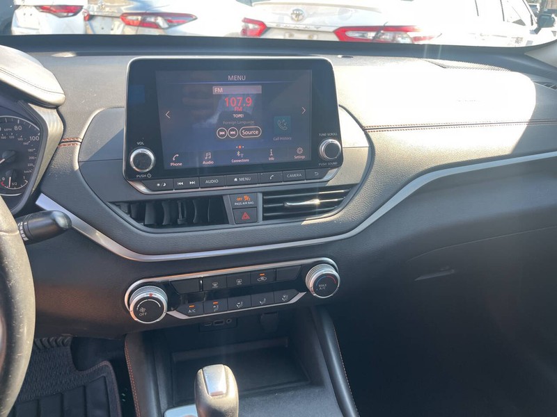 Nissan Altima Vehicle Image 14