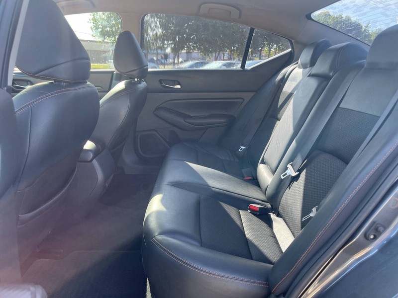 Nissan Altima Vehicle Image 16
