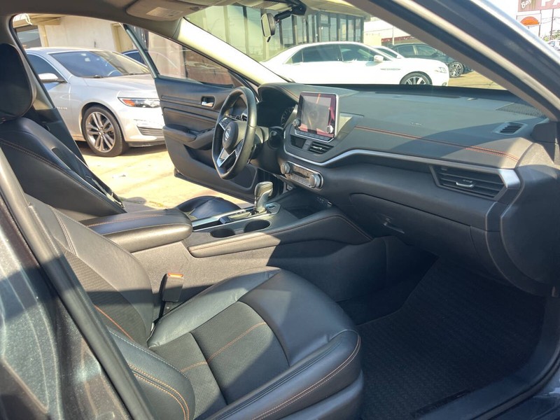 Nissan Altima Vehicle Image 18