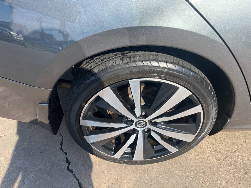 Nissan Altima Vehicle Image 19