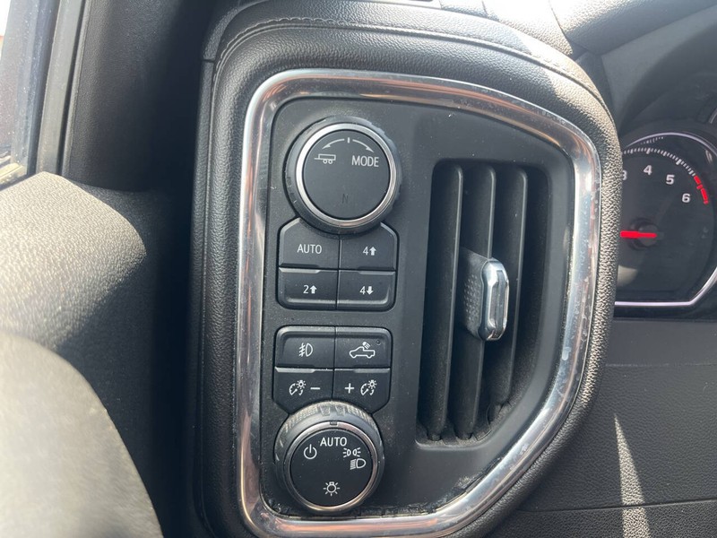 Chevrolet Silverado 1500 LTD Vehicle Image 12