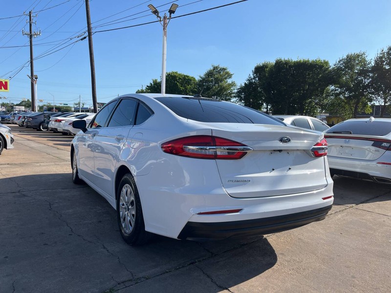 Ford Fusion Vehicle Image 03