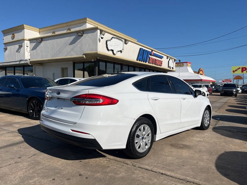 Ford Fusion Vehicle Image 05