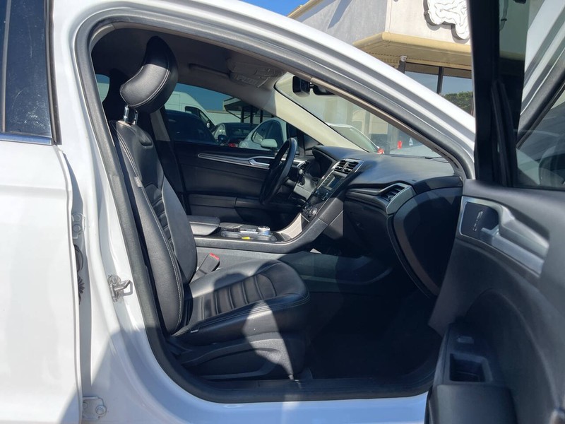 Ford Fusion Vehicle Image 10
