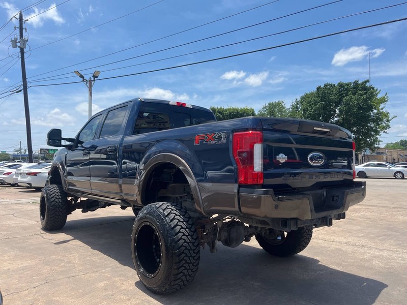 Ford Super Duty F-250 SRW Vehicle Image 03