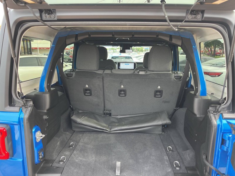 Jeep Wrangler Vehicle Image 12