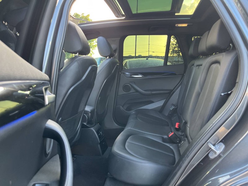 BMW X1 Vehicle Image 08