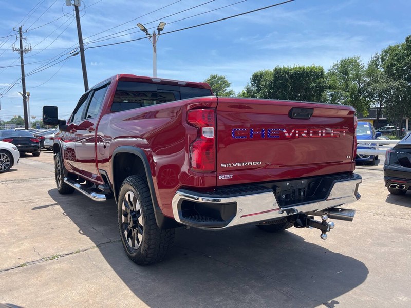 Chevrolet Silverado 2500HD Vehicle Image 03