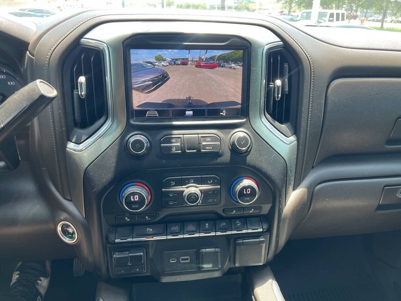 Chevrolet Silverado 2500HD Vehicle Image 12