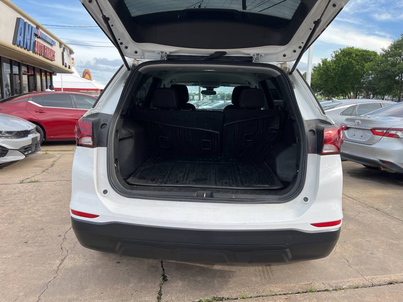 Chevrolet Equinox Vehicle Image 09