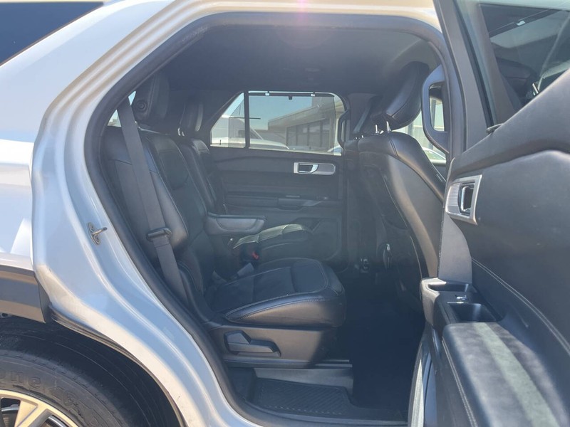 Ford Explorer Vehicle Image 11