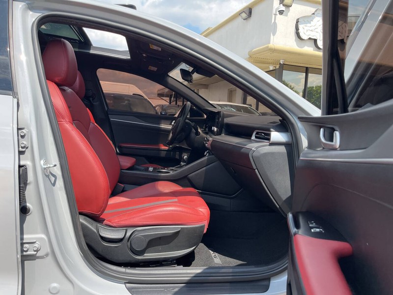 Kia K5 Vehicle Image 11