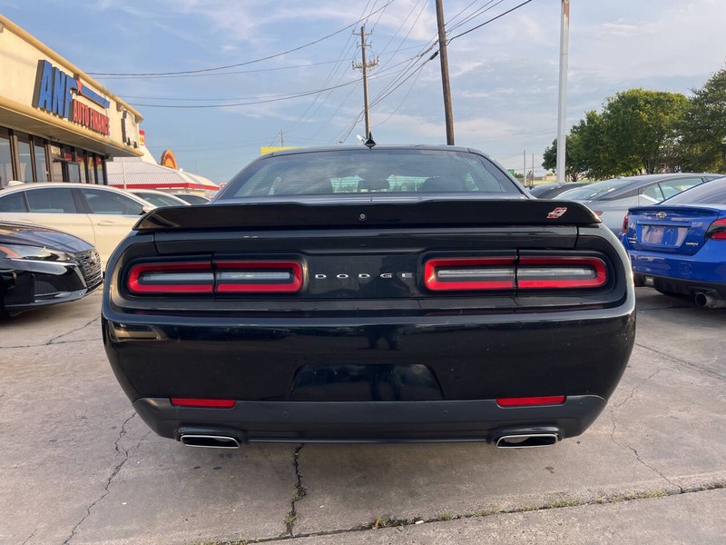 Dodge Challenger Vehicle Image 04