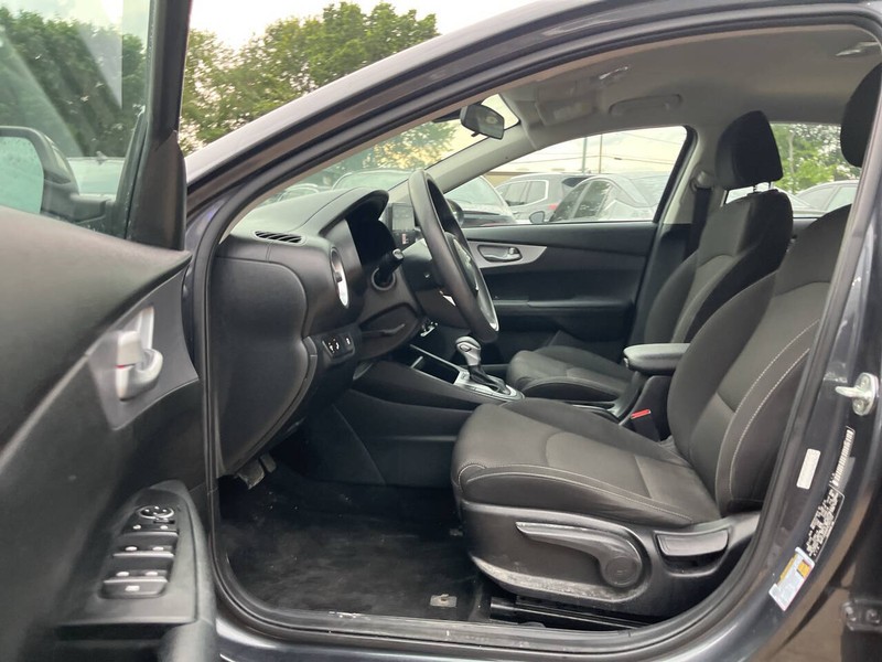 Kia Forte Vehicle Image 07