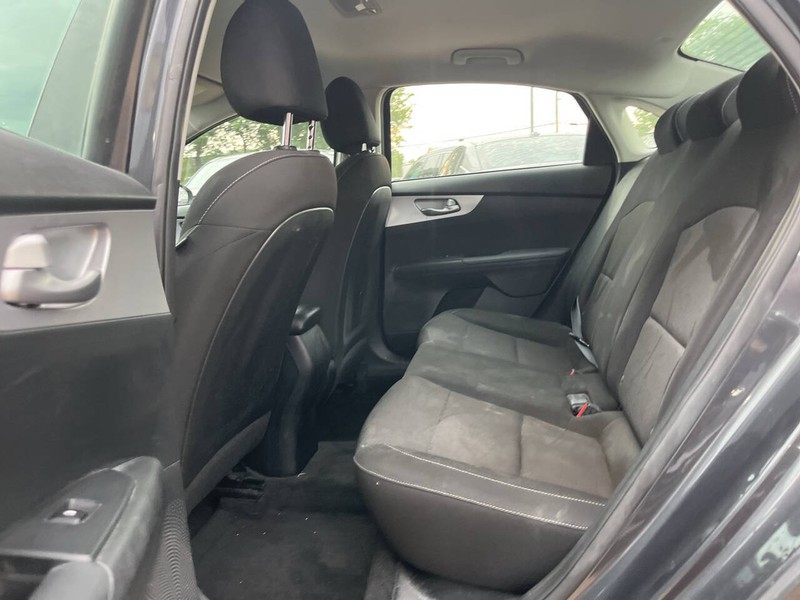 Kia Forte Vehicle Image 08