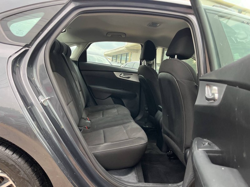 Kia Forte Vehicle Image 10