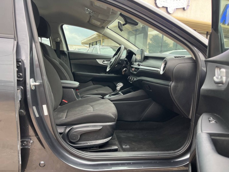 Kia Forte Vehicle Image 11