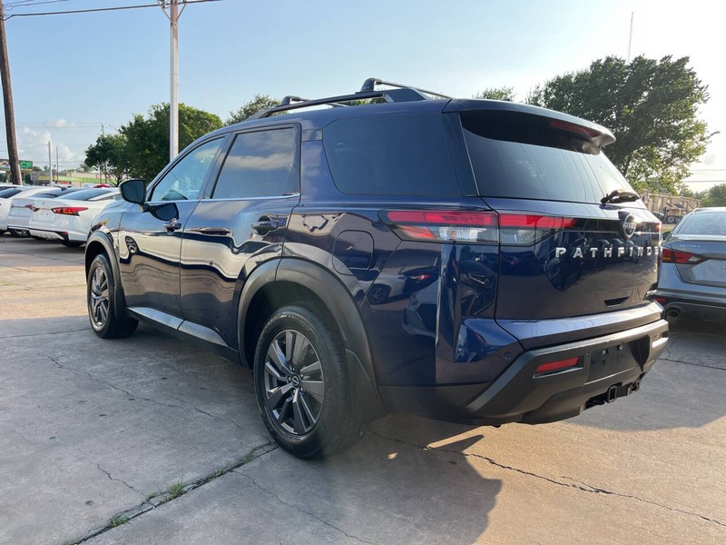 Nissan Pathfinder Vehicle Image 03